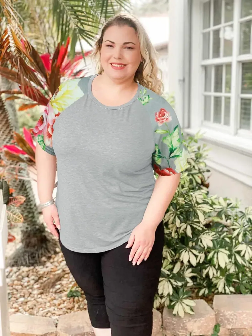 HDLTE Womens Plus Size Tops Floral Bell Sleeves Blouses Summer Crewneck Tunic Loose Casual T Shirts